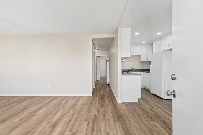 Building Photo - Single Family House