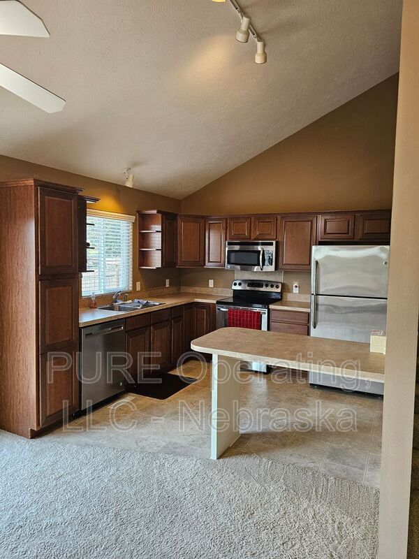 Building Photo - 16860 Larimore Ave