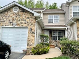 Building Photo - 102 Falcongate Dr