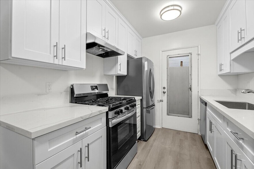 Building Photo - 1236 McClellan Dr