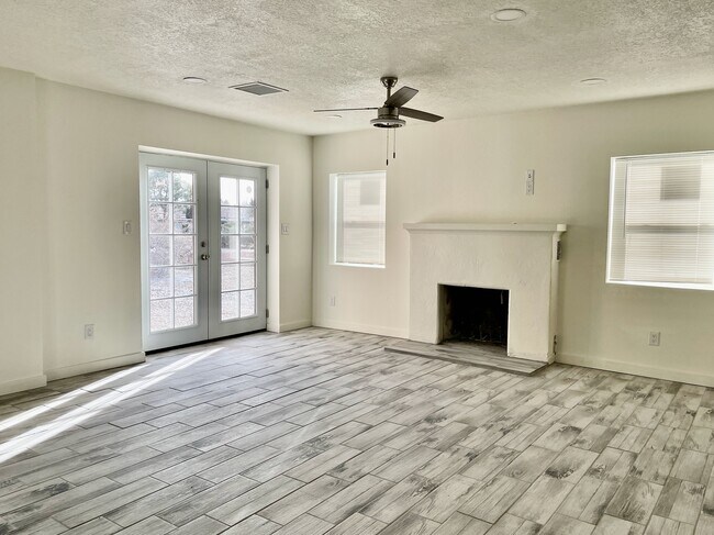 Building Photo - 4301 Mesa Grande Pl SE