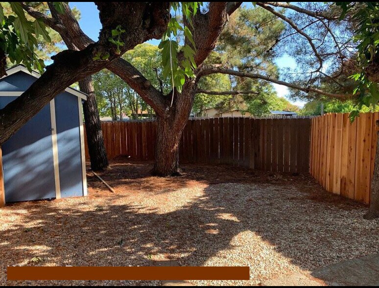 Building Photo - 822 Lincoln Ave