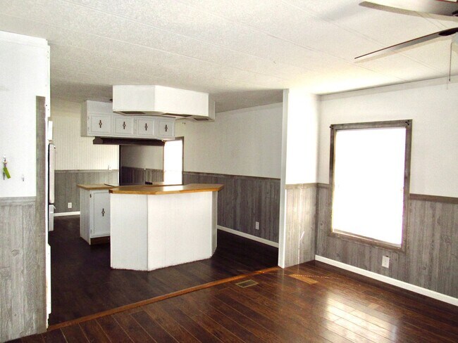 Building Photo - 28262 Pecan St