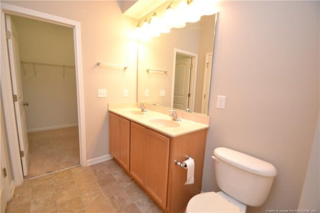 Building Photo - 208 Irving Way