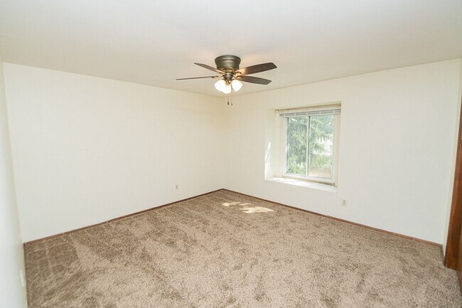 Building Photo - 702-708 E. 72nd