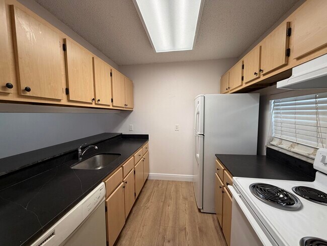 Building Photo - 8720 N Sherman Cir