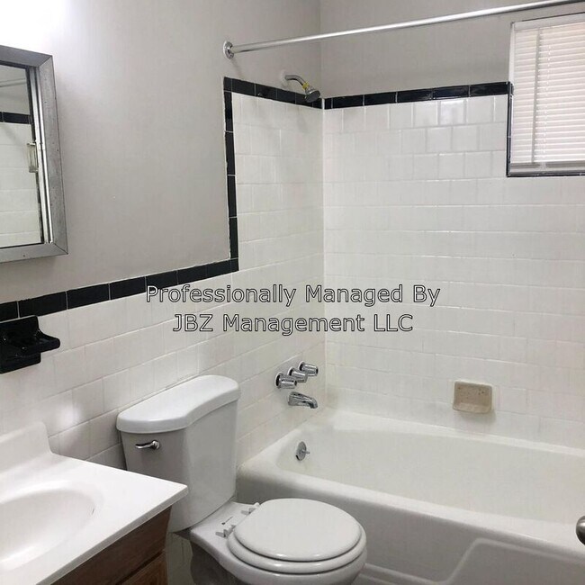 Building Photo - 1629 Ingleside Ave