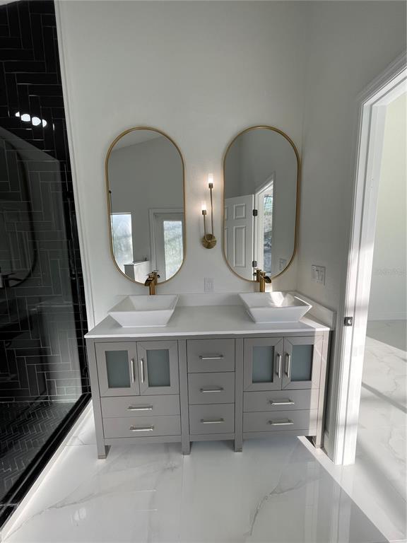 Building Photo - 207 Vizcay Way