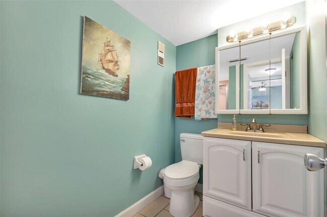 Building Photo - 1500 Park Beach Cir