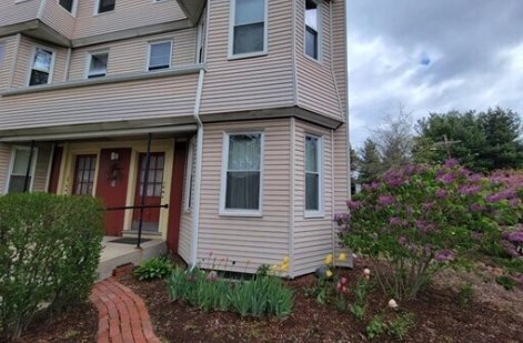 Building Photo - 2 Sherman St