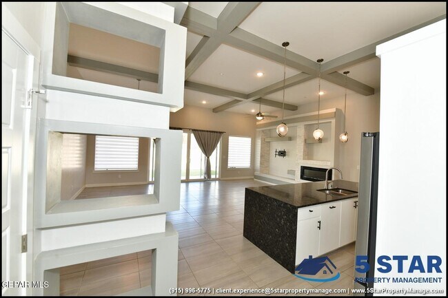 Building Photo - 12341 Desert Vista Ave