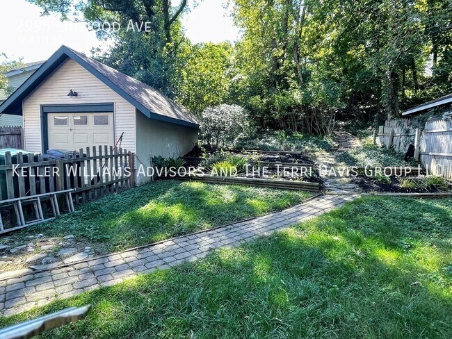 Building Photo - 2995 Linwood Ave