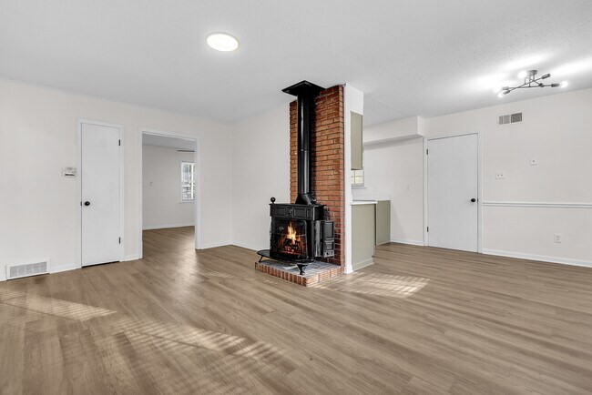 Building Photo - 8493 Cedarbrush Dr