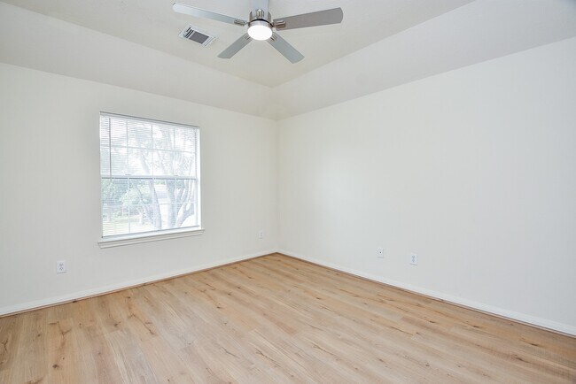 Building Photo - 15119 Newfield Bridge Ln