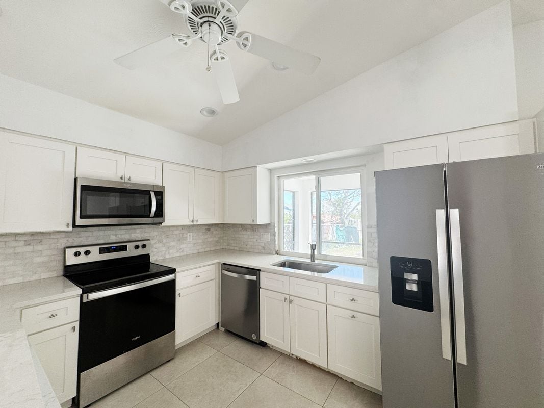 Building Photo - 630 105th Ave N