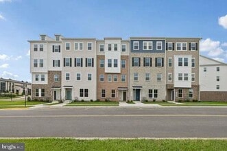 Building Photo - 9305 Bathgate Ct