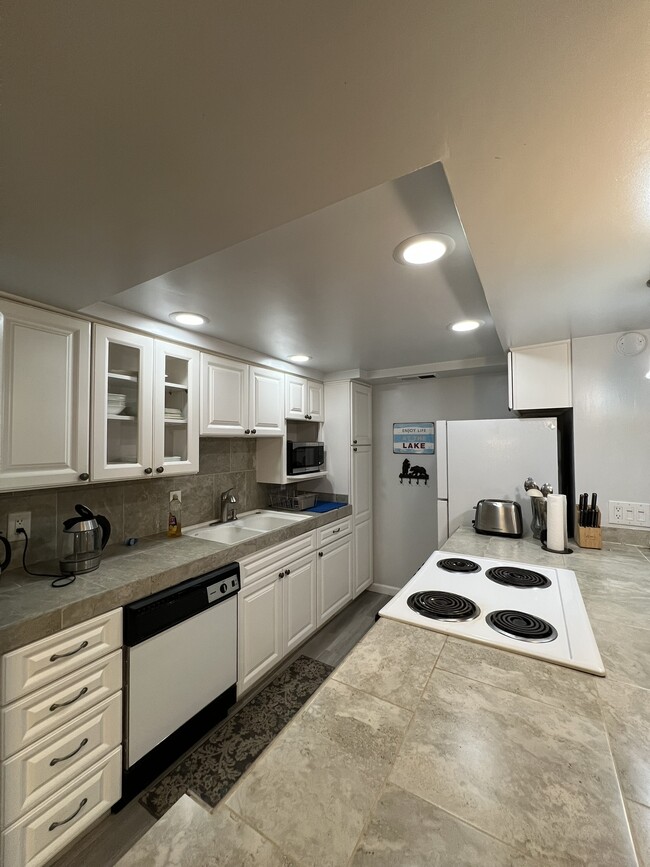 Building Photo - 1120 Herbert Ave