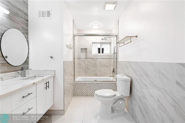 Building Photo - 2801 NE 59th St