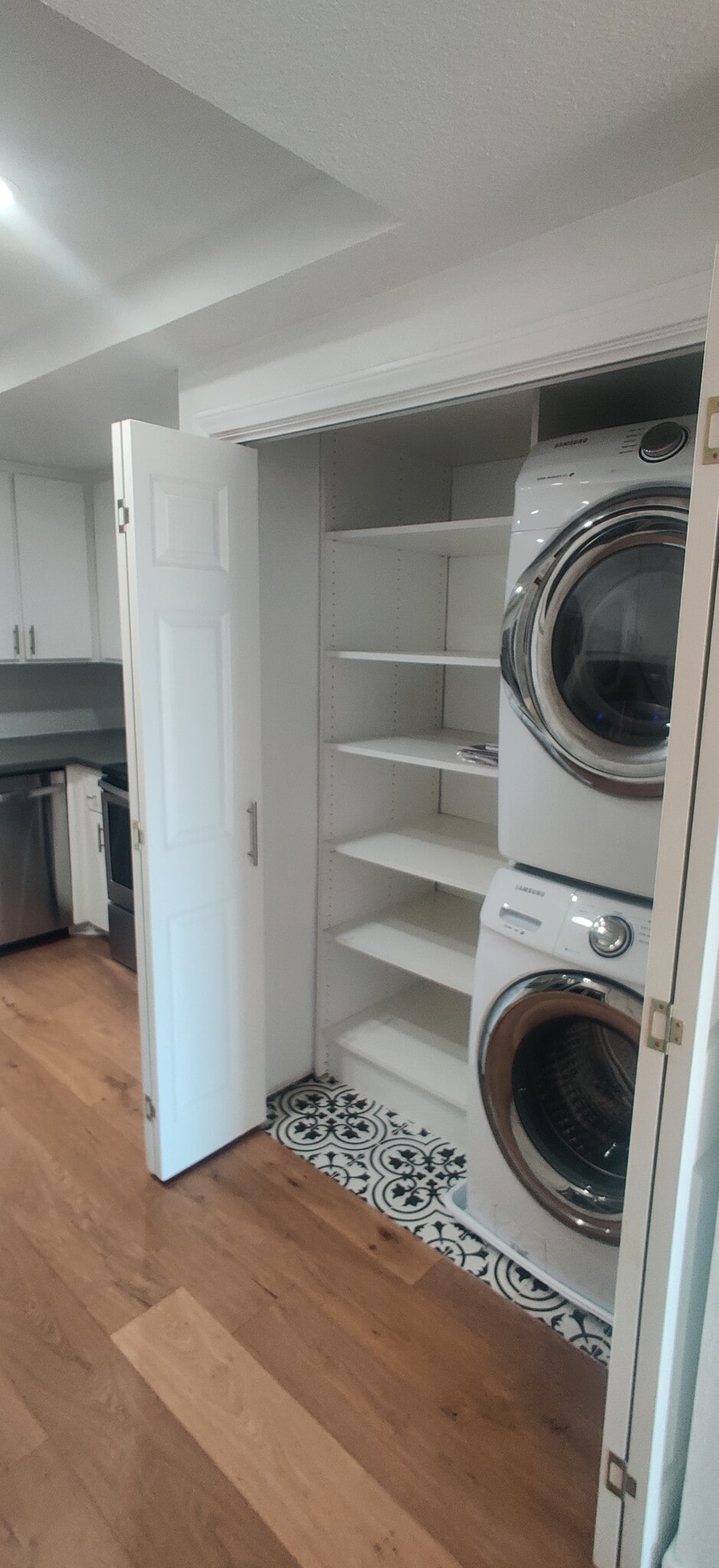 Building Photo - 745 Main St