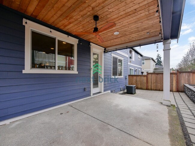 Building Photo - 4 BED AND 2.5 BATH SINGLE FAMILY HOUSE FOR...
