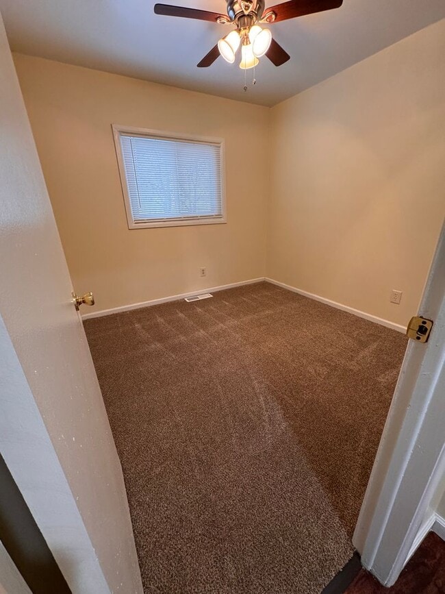 Building Photo - 3962 Lake Rd