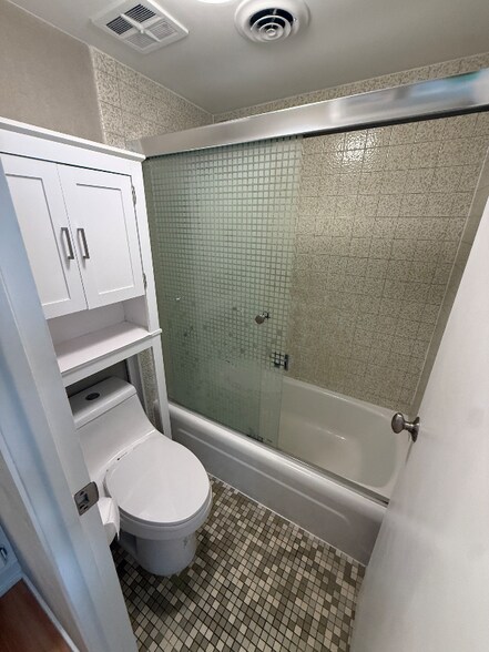 Building Photo - 955 Eudora St