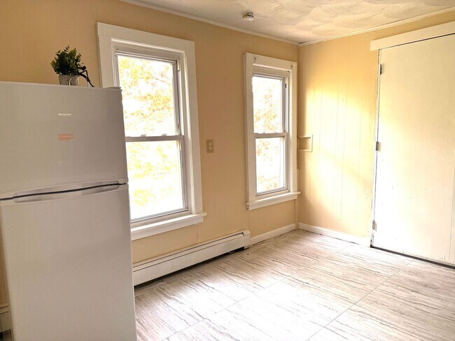 Building Photo - 37 Hotchkiss St