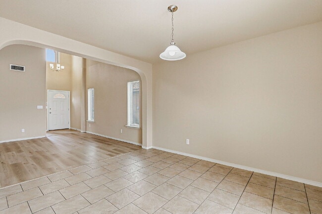 Building Photo - 2-story 3 bed 2.5 bath with loft home in Northeast El Paso