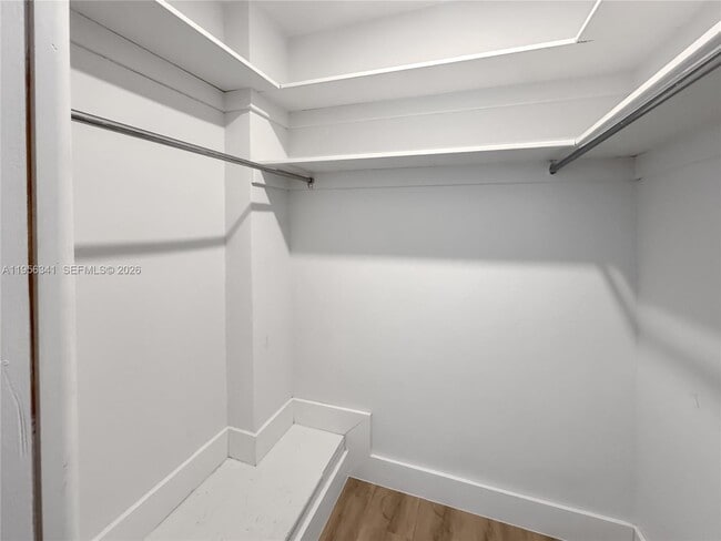 Building Photo - 19100 Bob-O-Link Dr