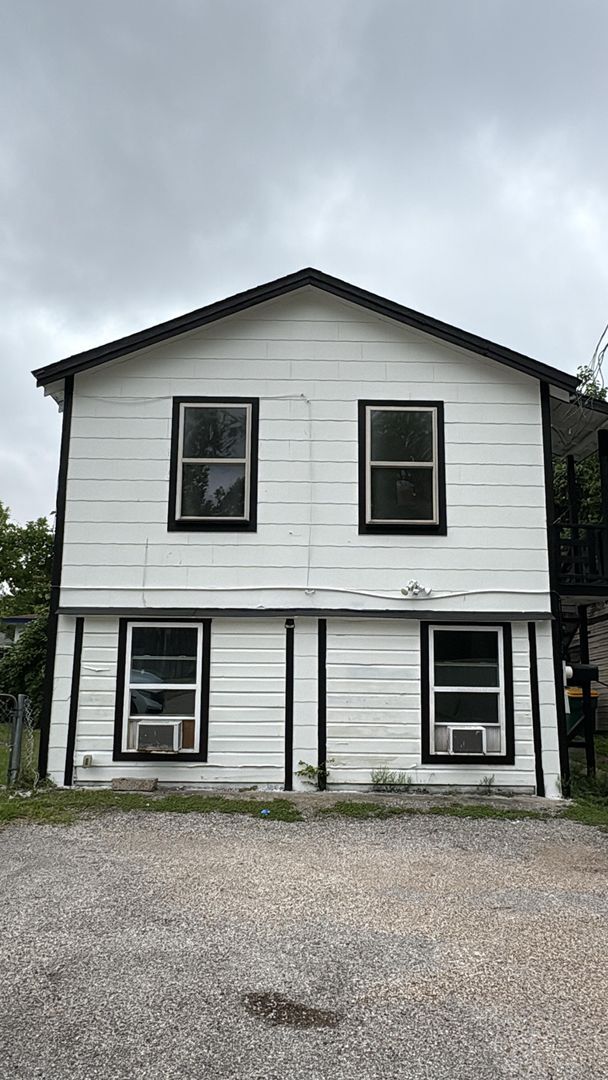 Building Photo - Your dream home awaits!
