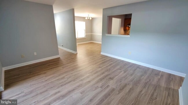 Building Photo - 151 Steeplechase Ct