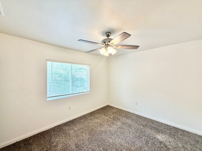 Building Photo - 24850 Sunset Vista Ave