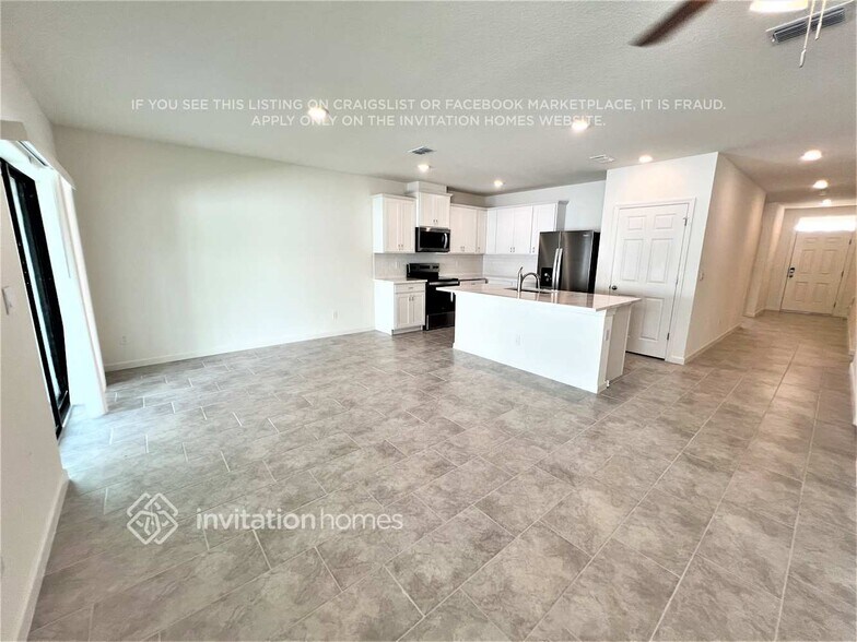 Building Photo - 565 Seaspray Dr