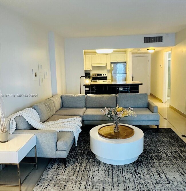 Building Photo - 2301 Collins Ave