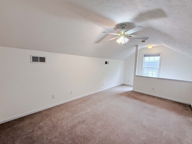 Building Photo - 7704 Redwood Ave