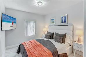 Building Photo - Southwest 4th Street, Hallandale Beach, FL 33009 - 3 BR 2 BA single-family home