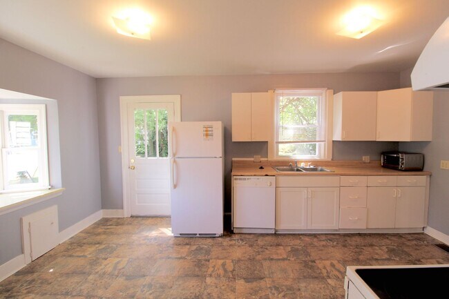 Building Photo - 501 Collicello St