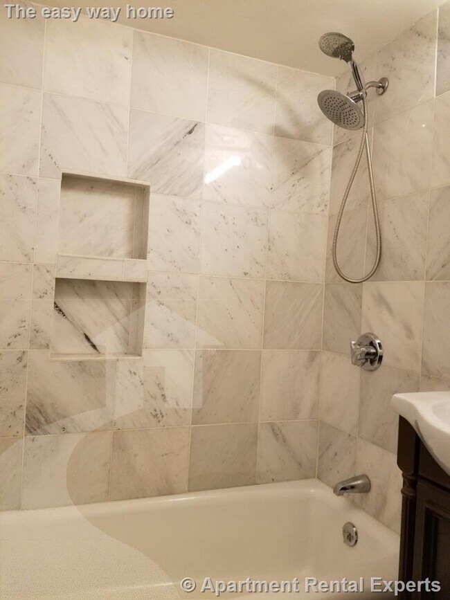 Building Photo - 524 Putnam Ave