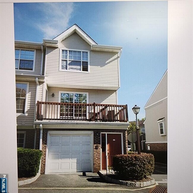 Primary Photo - 219 Village Cir Dr