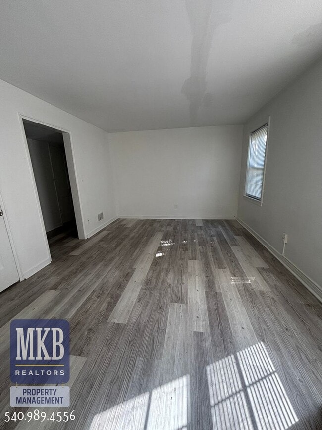 Building Photo - 2 Bedrooms, 1 Bath Condo located in South ...