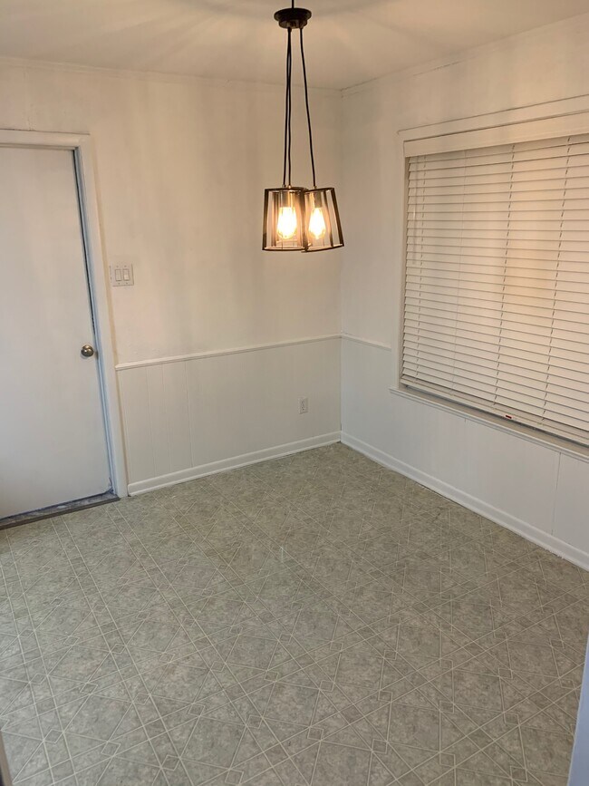 Building Photo - 2308 Avondale Dr