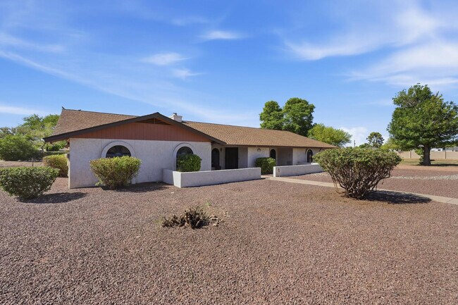 Building Photo - 1003 E Calle Monte Vista