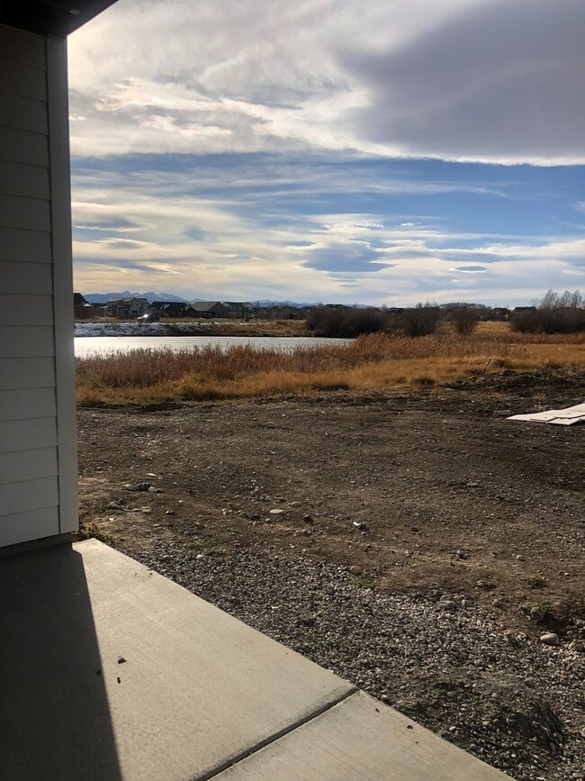 Building Photo - Two Story Town-Home! 3 Bedroom/ 2.5 Bath + 2nd Living Room! Oversized Rooms