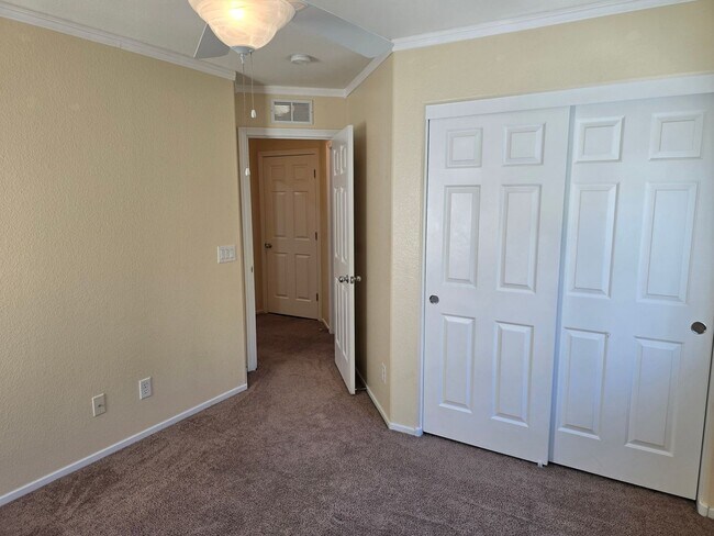 Building Photo - 9160 Column Ct