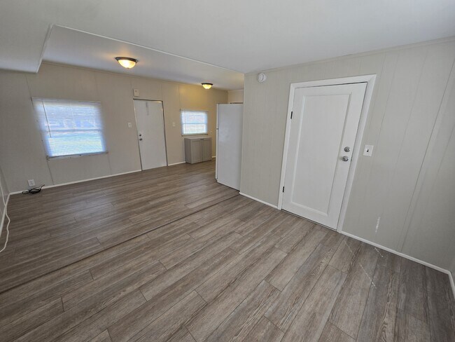 Building Photo - 2013 Palm St