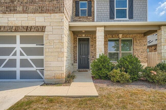 Building Photo - 5104 Lazy Ct Dr