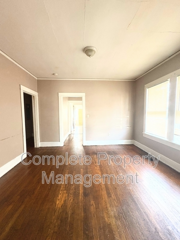 Building Photo - 1313 4th Terrace W