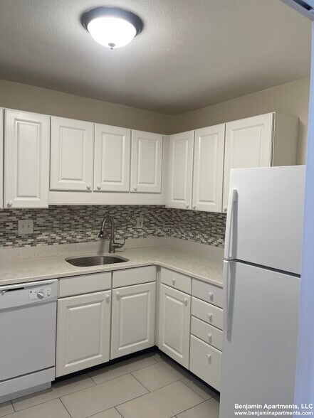 Building Photo - 71 Monmouth St