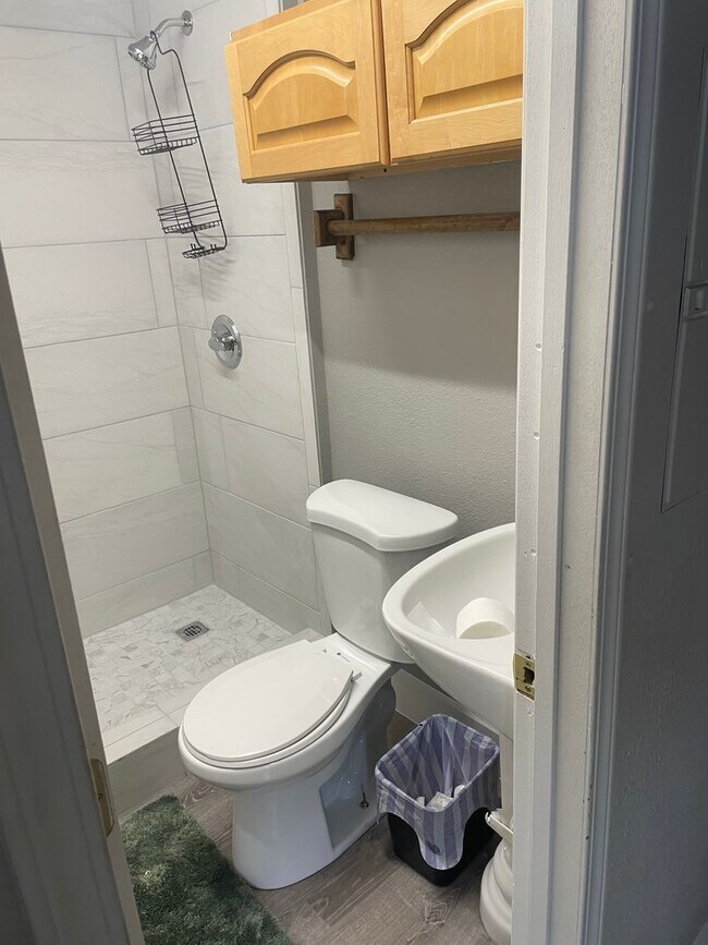 Building Photo - 1400 7th Ave