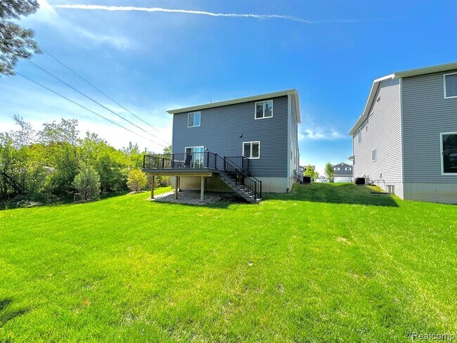 Building Photo - 5372 Rural Terrace
